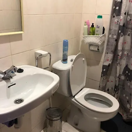 Apartamento Doble En Figueres Con Baño Compartido